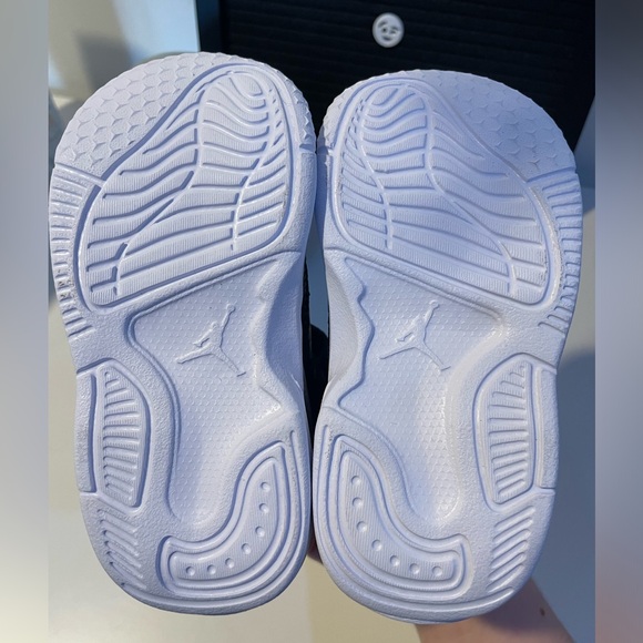 Jordan Max Aura 5 Toddler Boy Sneakers - Picture 4 of 4